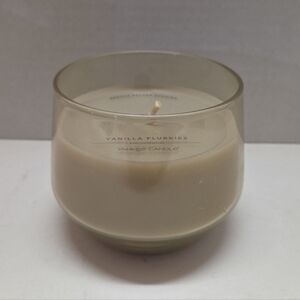 Yankee Candle Vanilla Flurries 10 Oz. Single Wick Glass Jar Candle